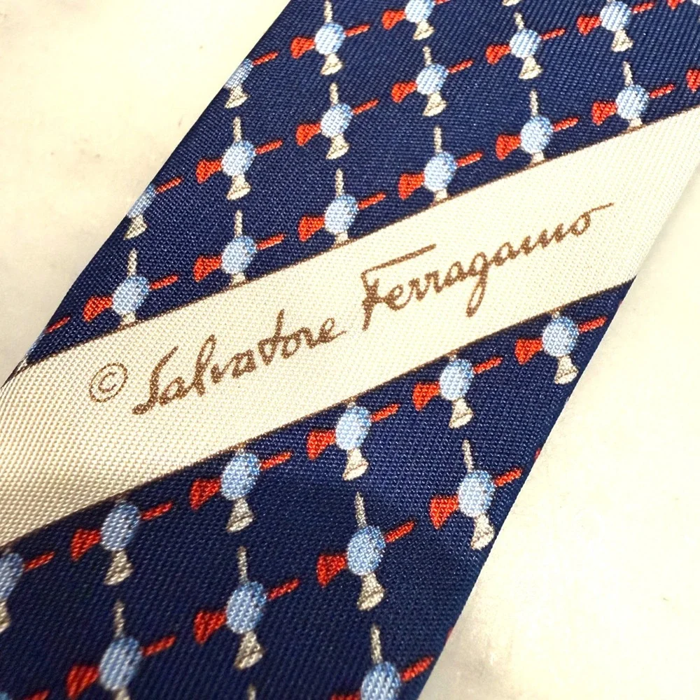 Salvatore Ferragamo Mens Navy Blue Silk Golf Tee Print Necktie Made in Italy